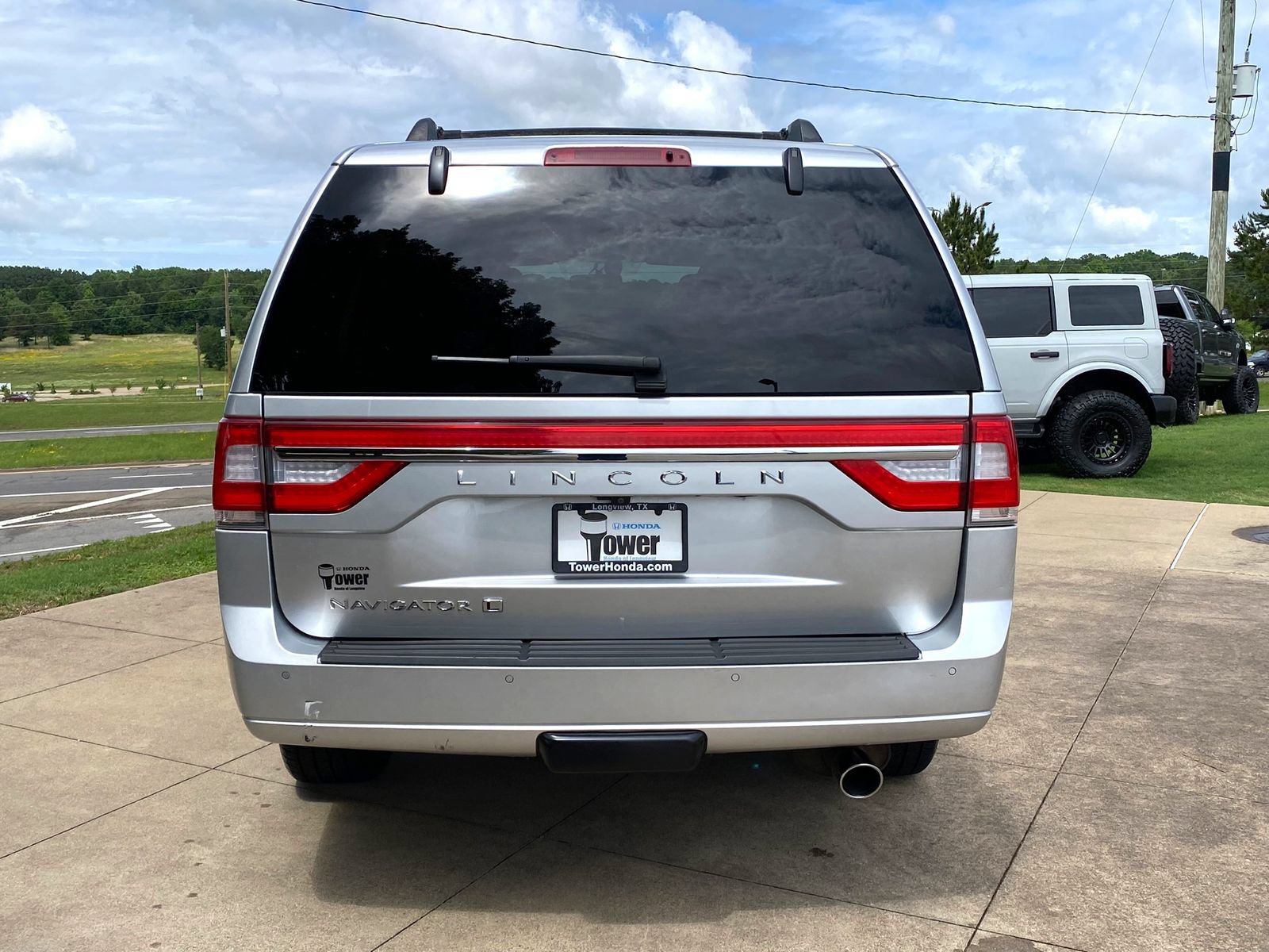 Used 2017 Lincoln Navigator L Select RWD image 5
