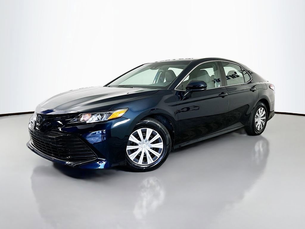 Used 2018 Toyota Camry L image 3