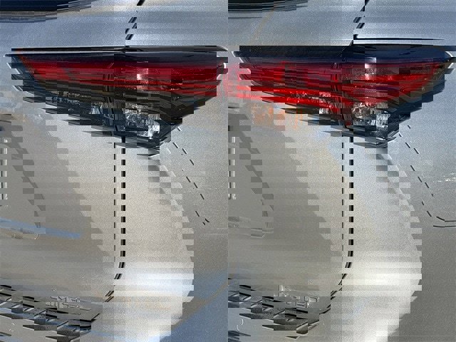 Used 2022 Toyota Highlander Limited image 7