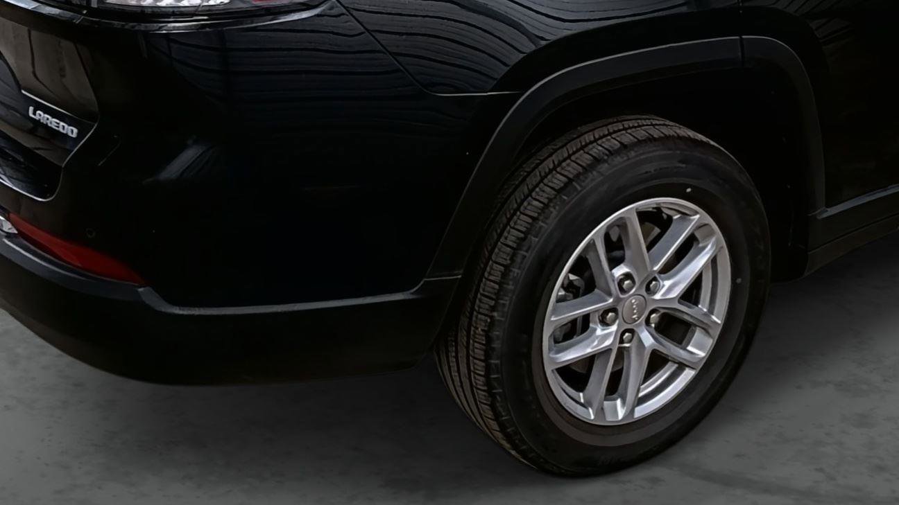 Used 2024 Jeep Grand Cherokee L Laredo image 12