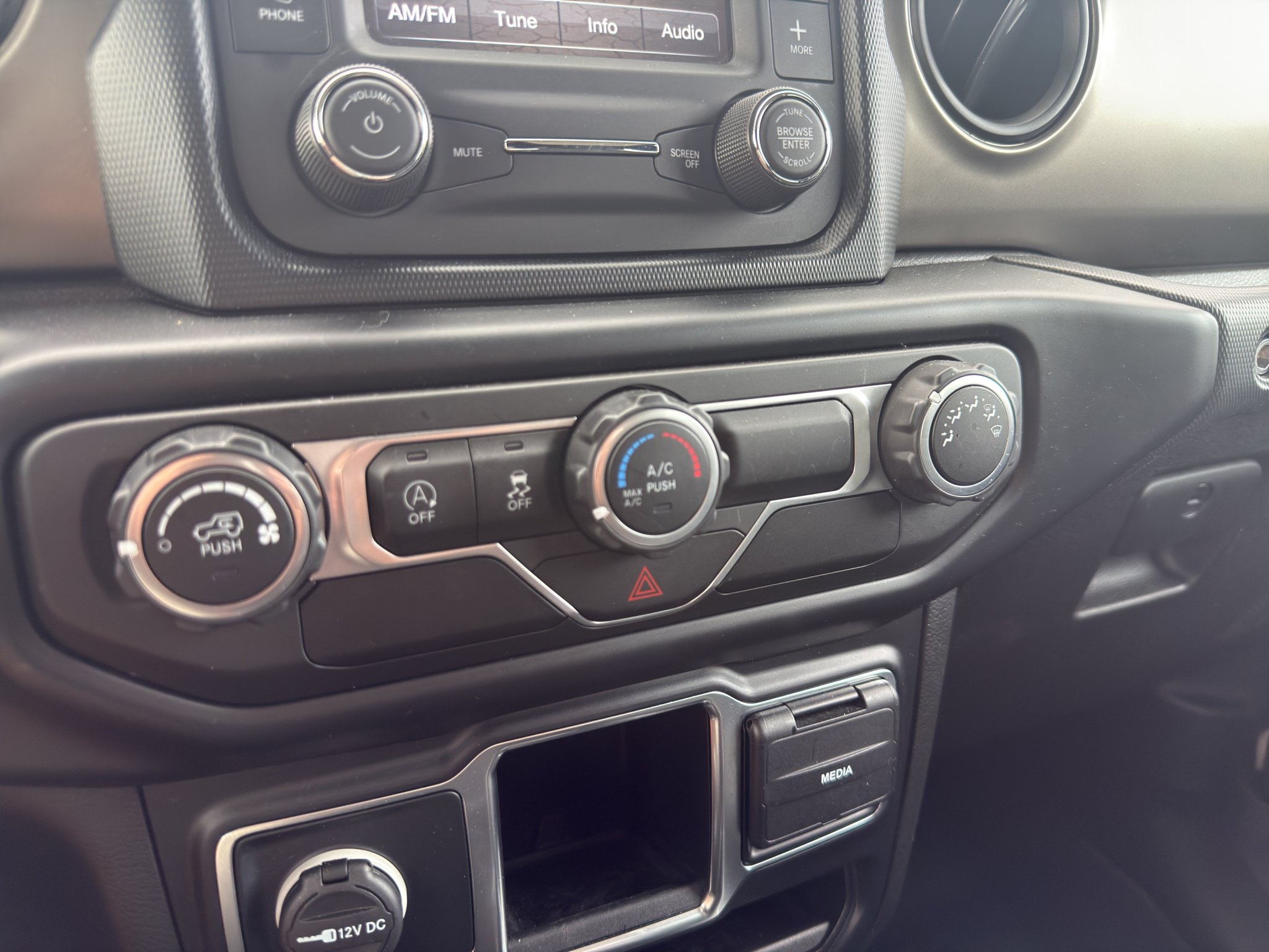 Used 2019 Jeep Wrangler Sport AWD/4WD image 25