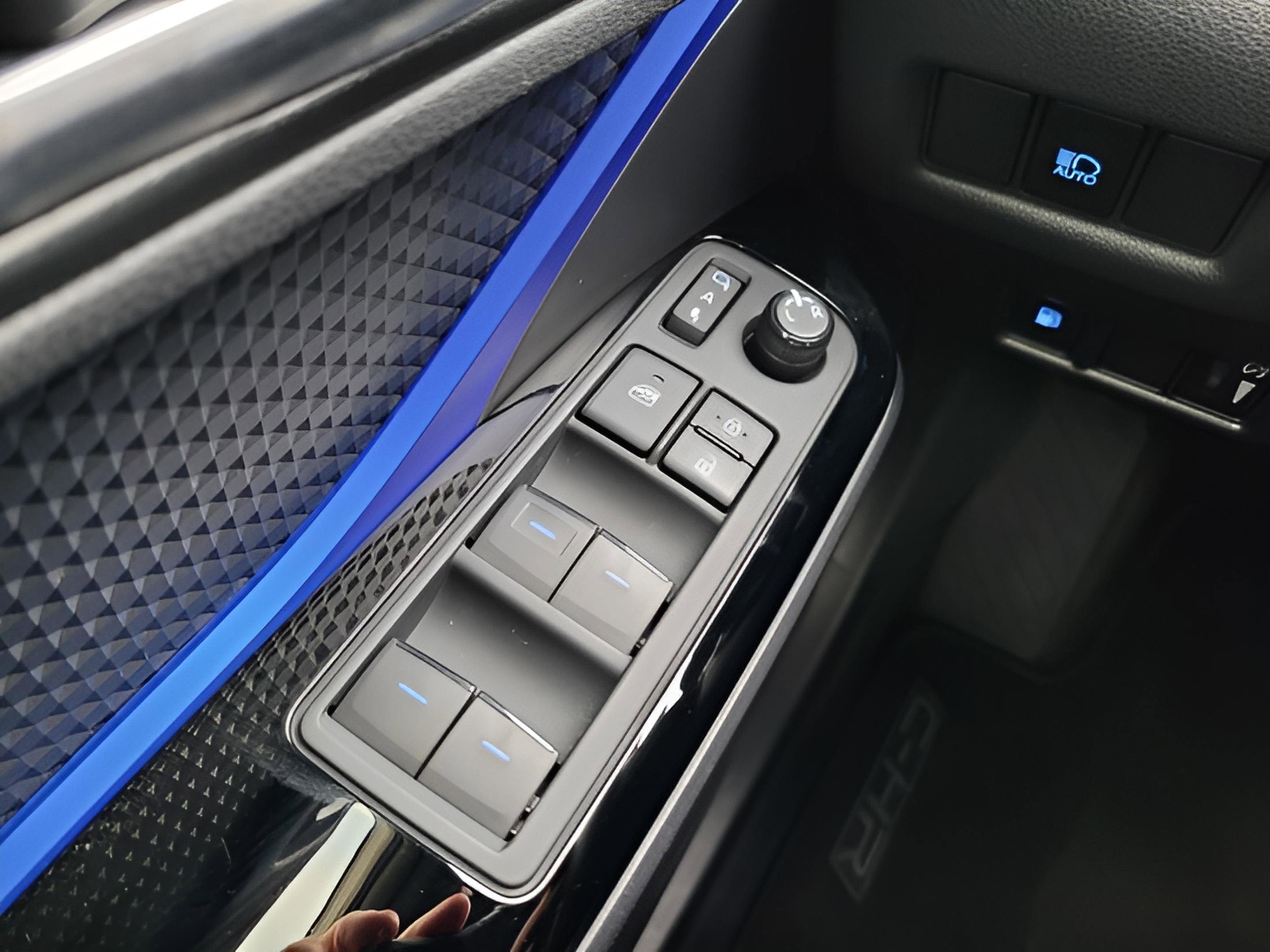 Certified 2021 Toyota C-HR XLE image 28