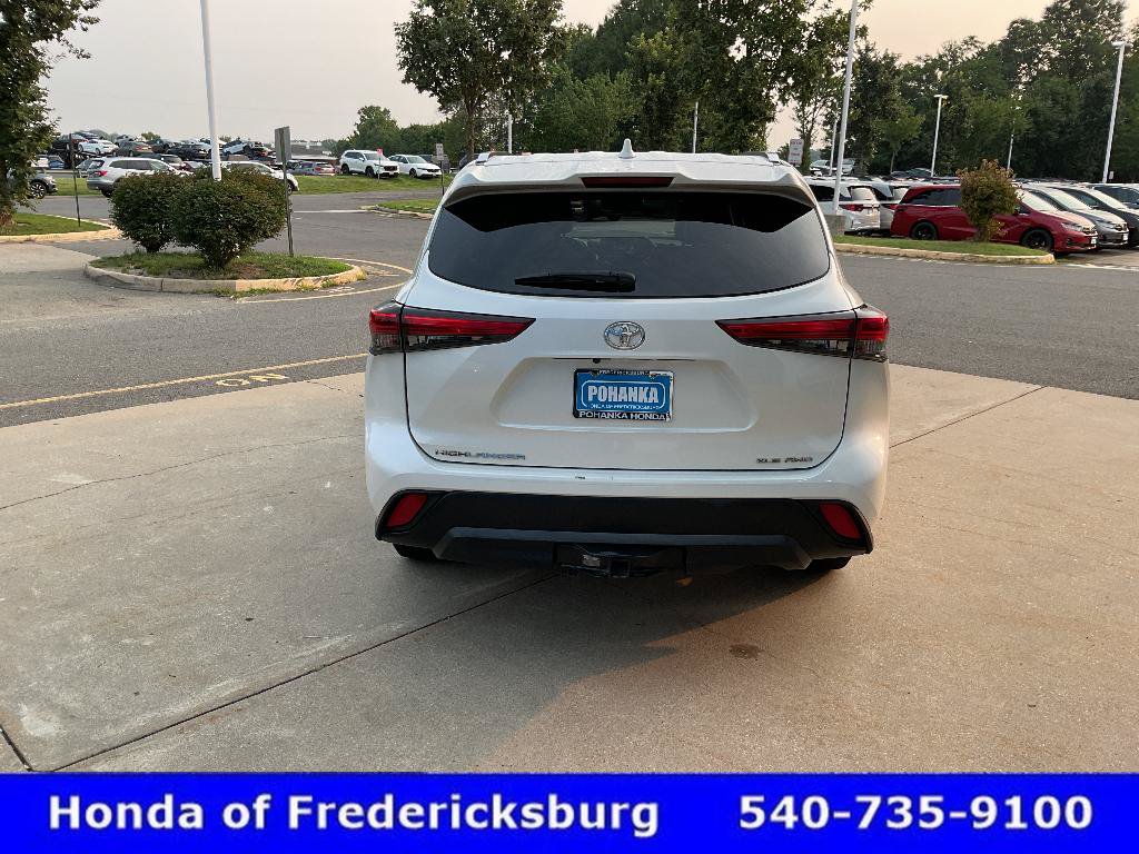 Used 2021 Toyota Highlander XLE AWD/4WD image 5