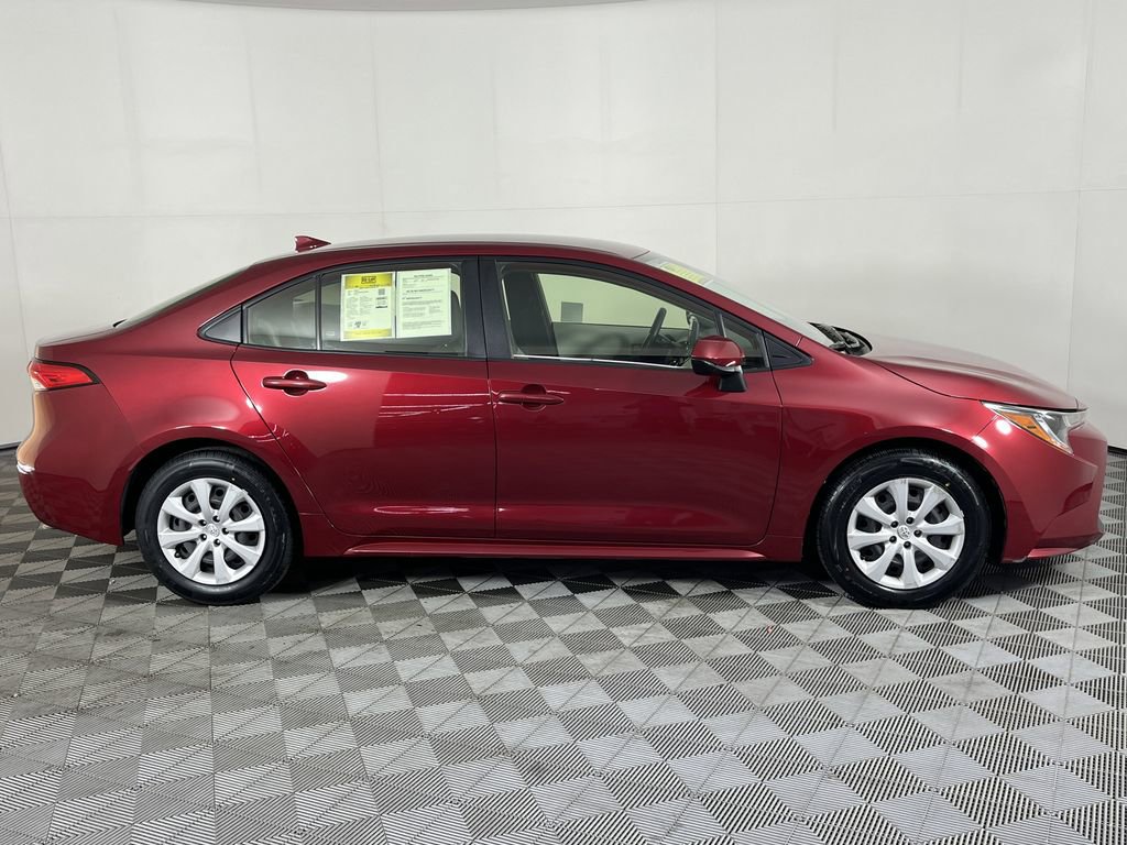 Used 2022 Toyota Corolla LE image 5