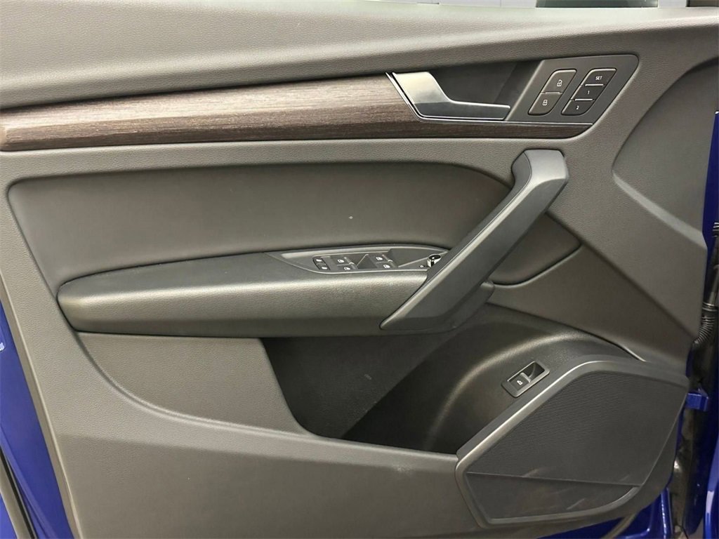 Used 2024 Audi Q5 2.0T Premium w/ Convenience Package image 16