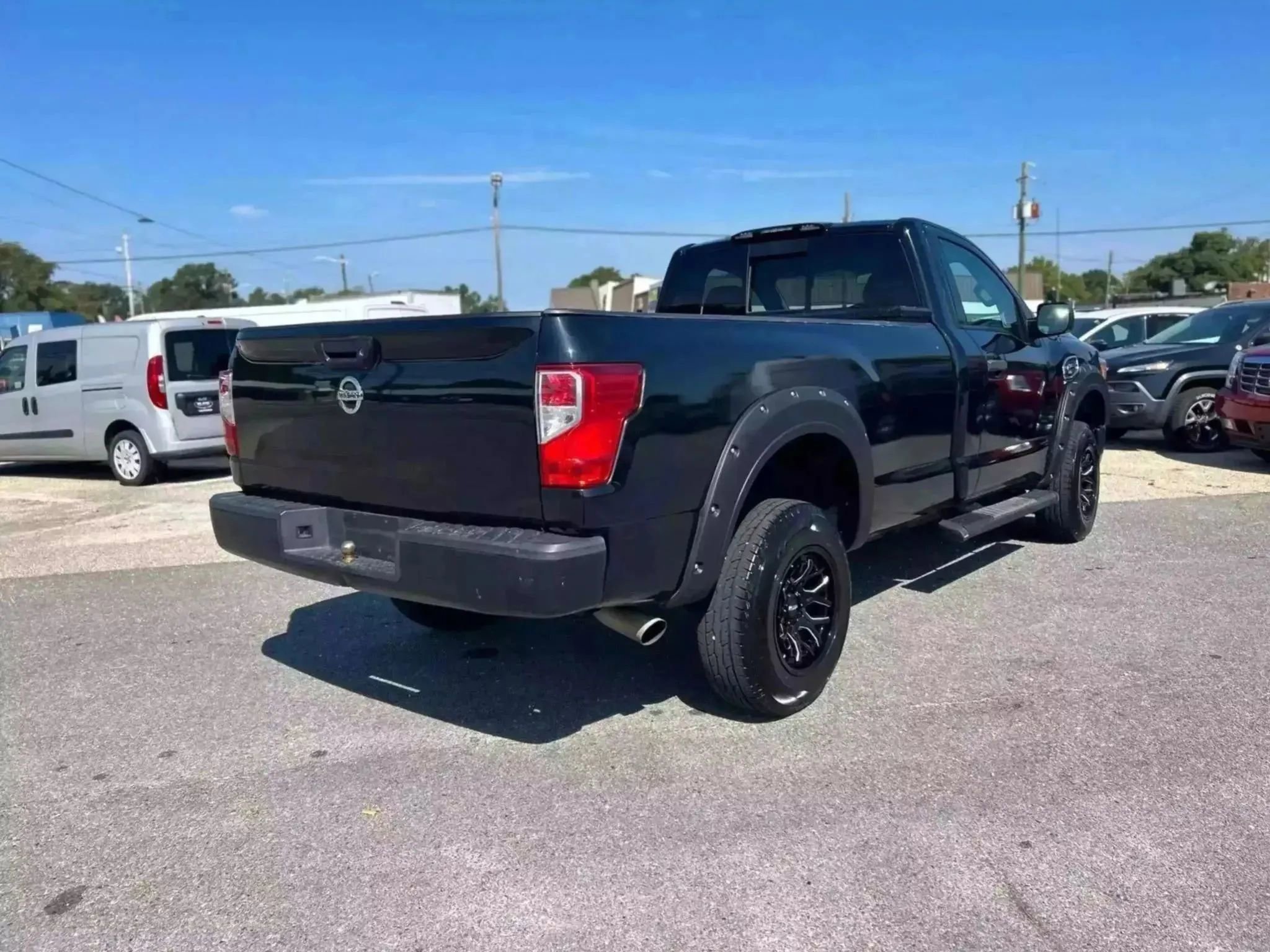 Used 2017 Nissan Titan S image 7