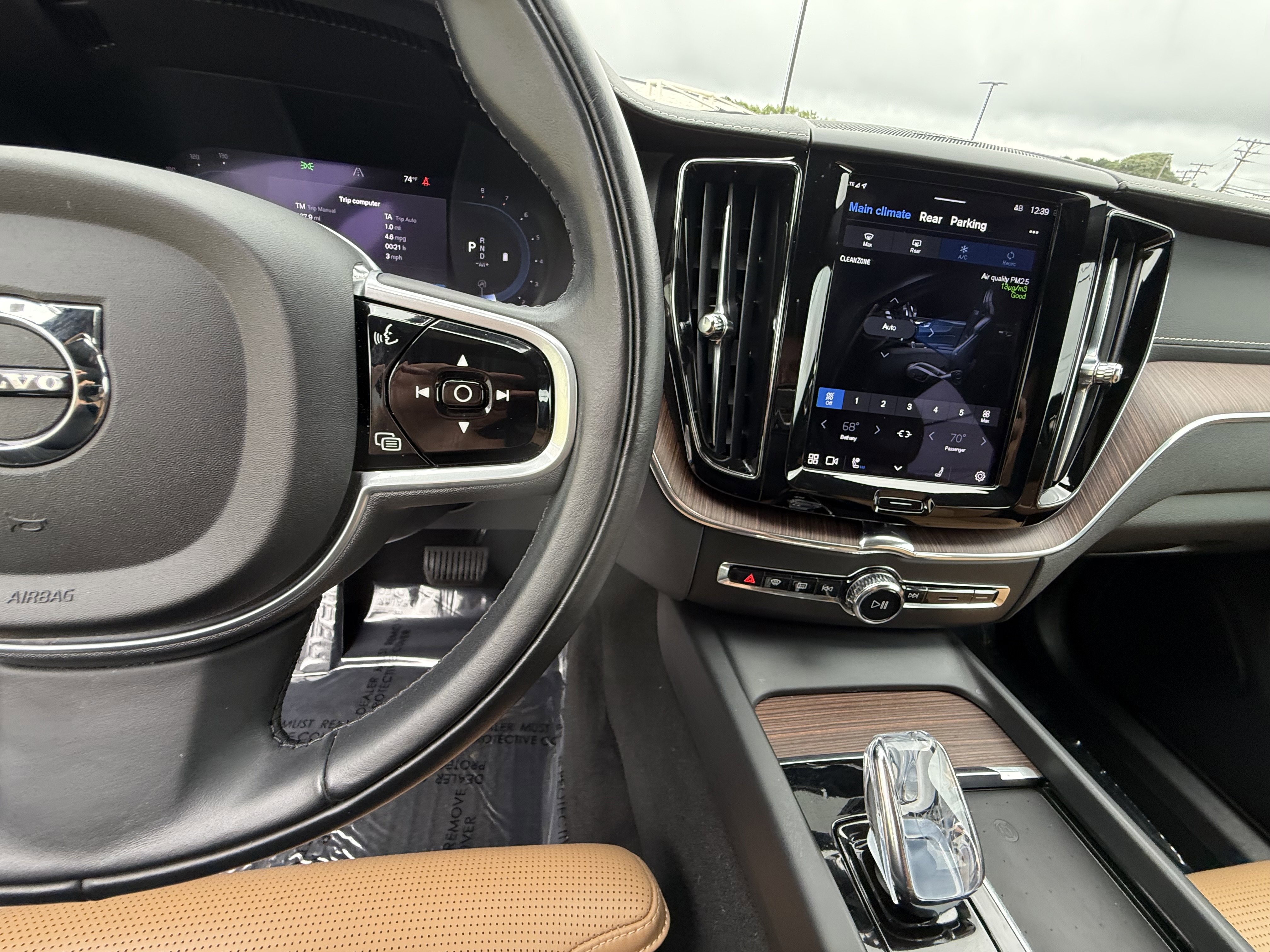 Used 2022 Volvo XC60 B5 Inscription w/ Advanced Package image 23