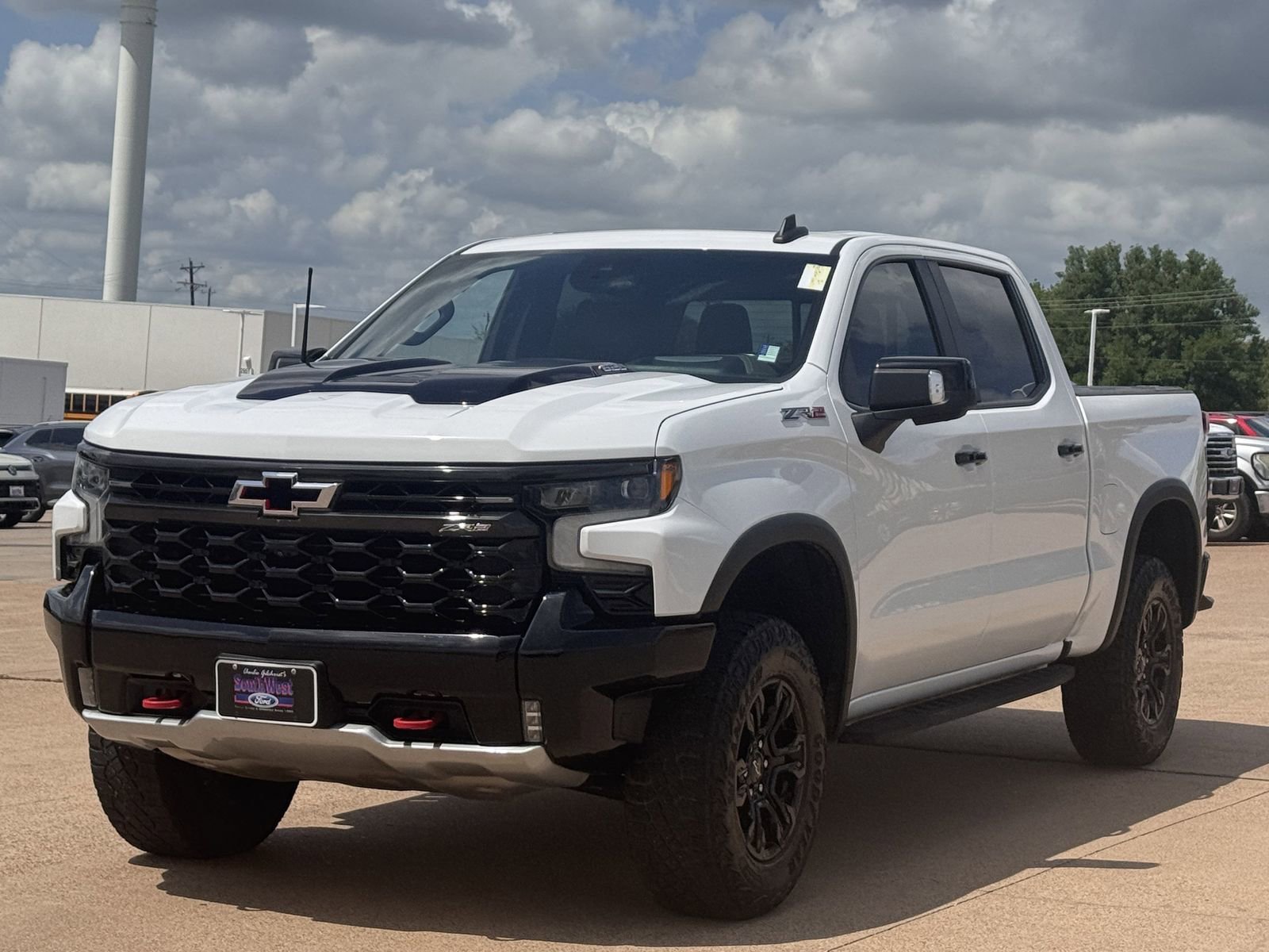 Used 2022 Chevrolet Silverado 1500 ZR2 w/ Technology Package image 8