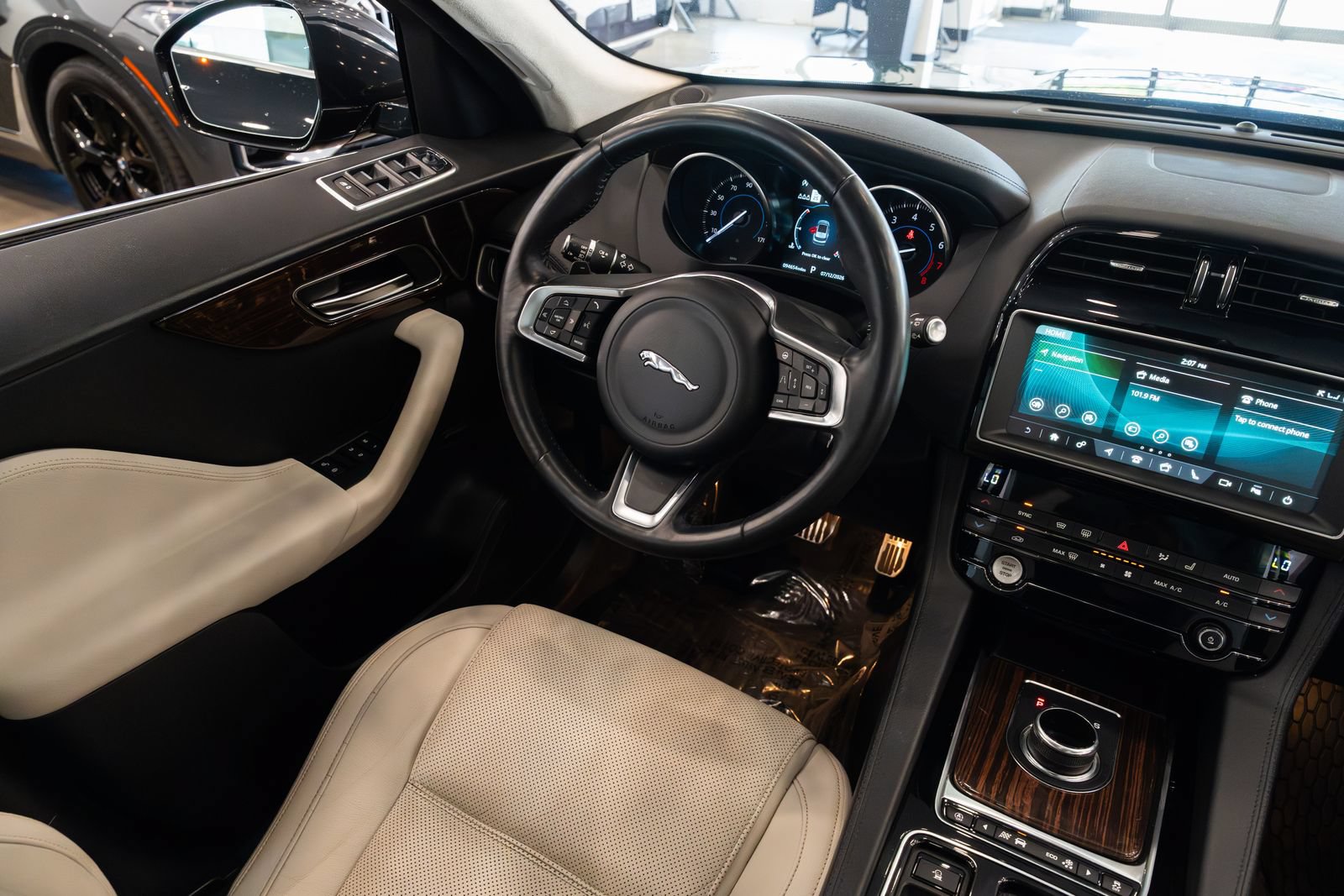 Used 2019 Jaguar F-PACE Prestige AWD/4WD image 9