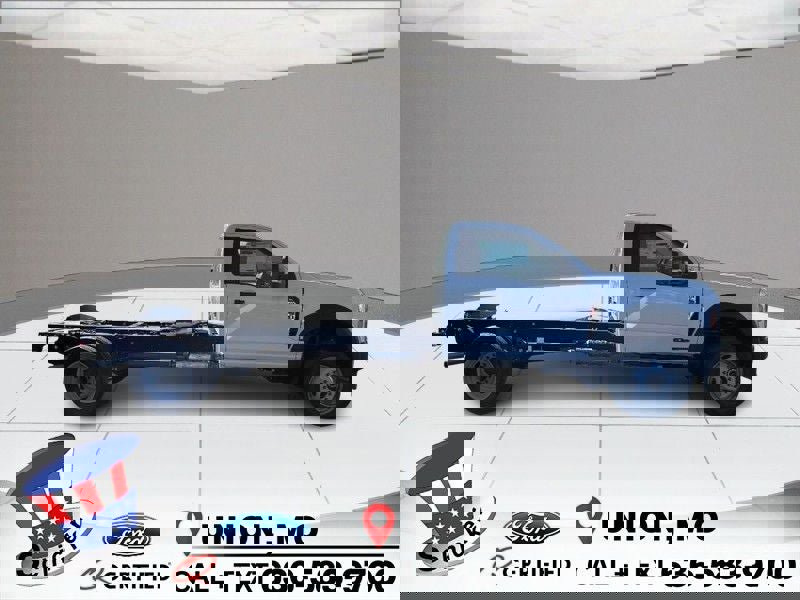 New 2025 Ford F550 4x4 Regular Cab Super Duty image 1