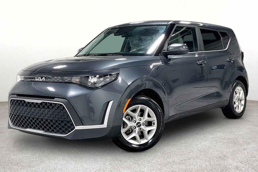 Used 2025 Kia Soul LX w/ LX Technology Package FWD image 14