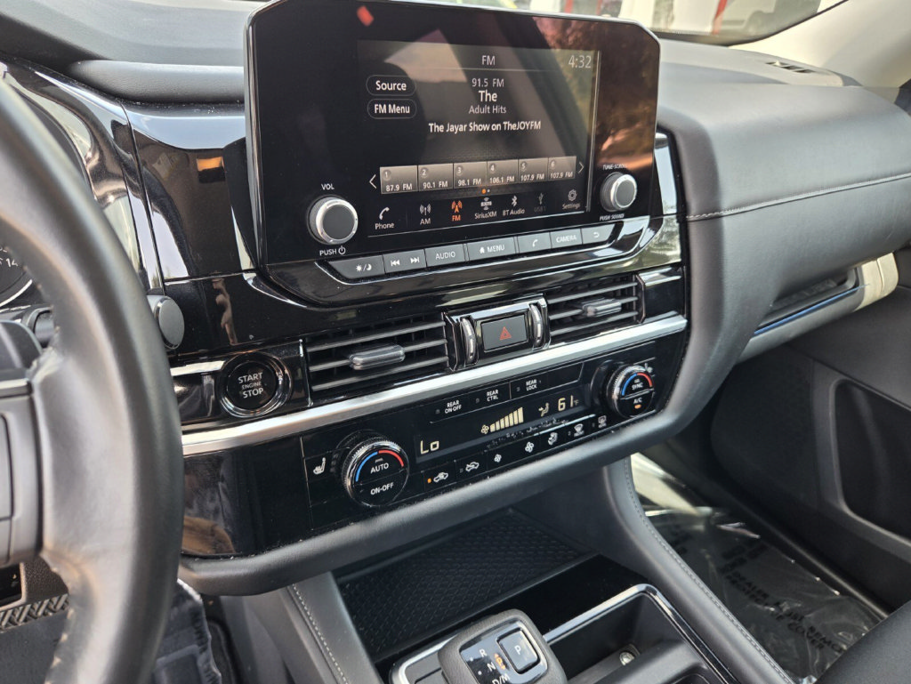 Certified 2025 Nissan Pathfinder SV FWD image 13