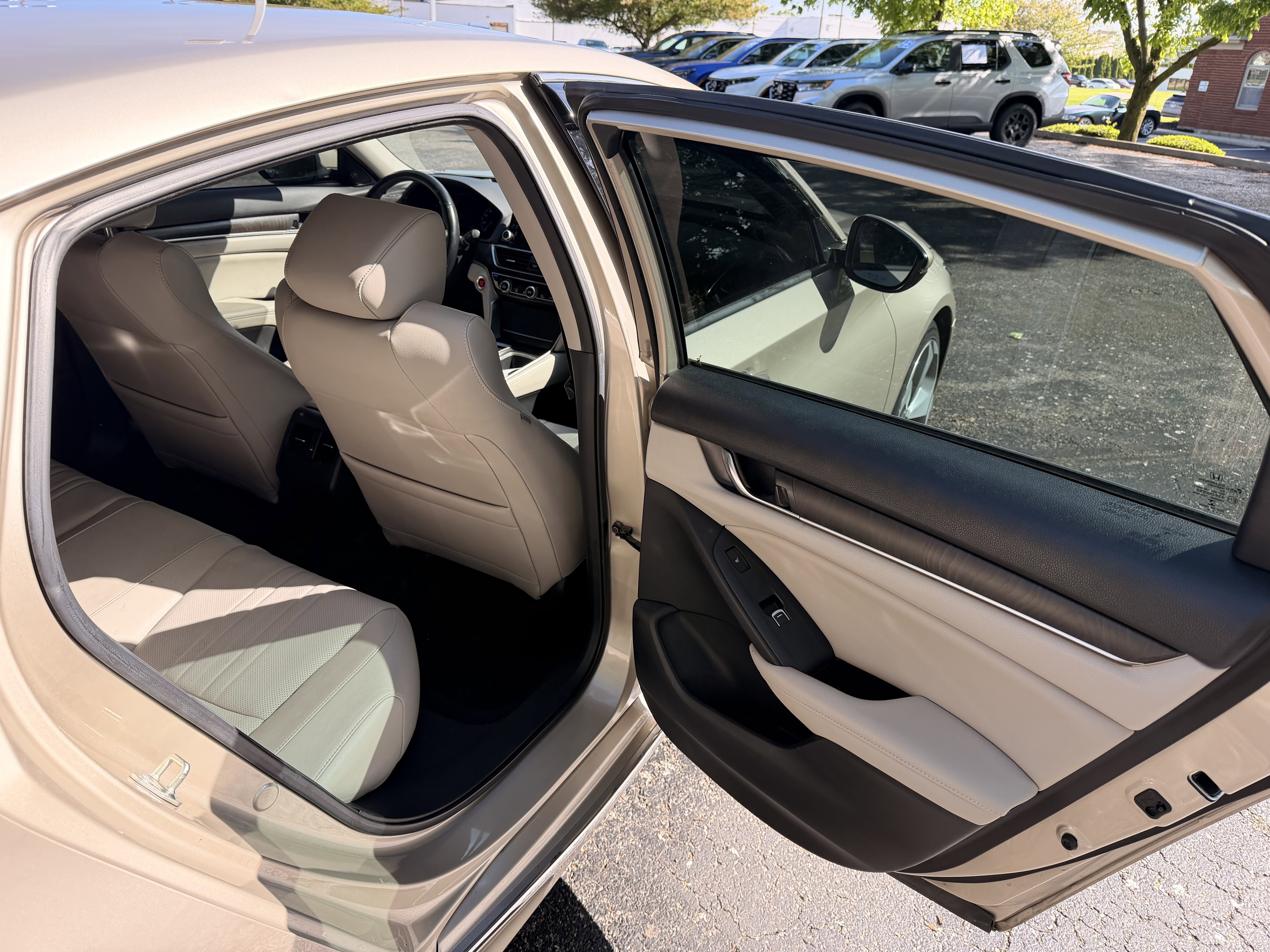 Used 2019 Honda Accord Touring image 14