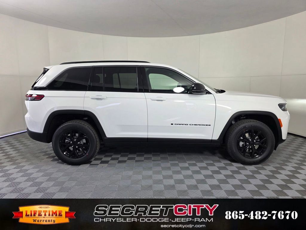 New 2026 Jeep Grand Cherokee Altitude image 8
