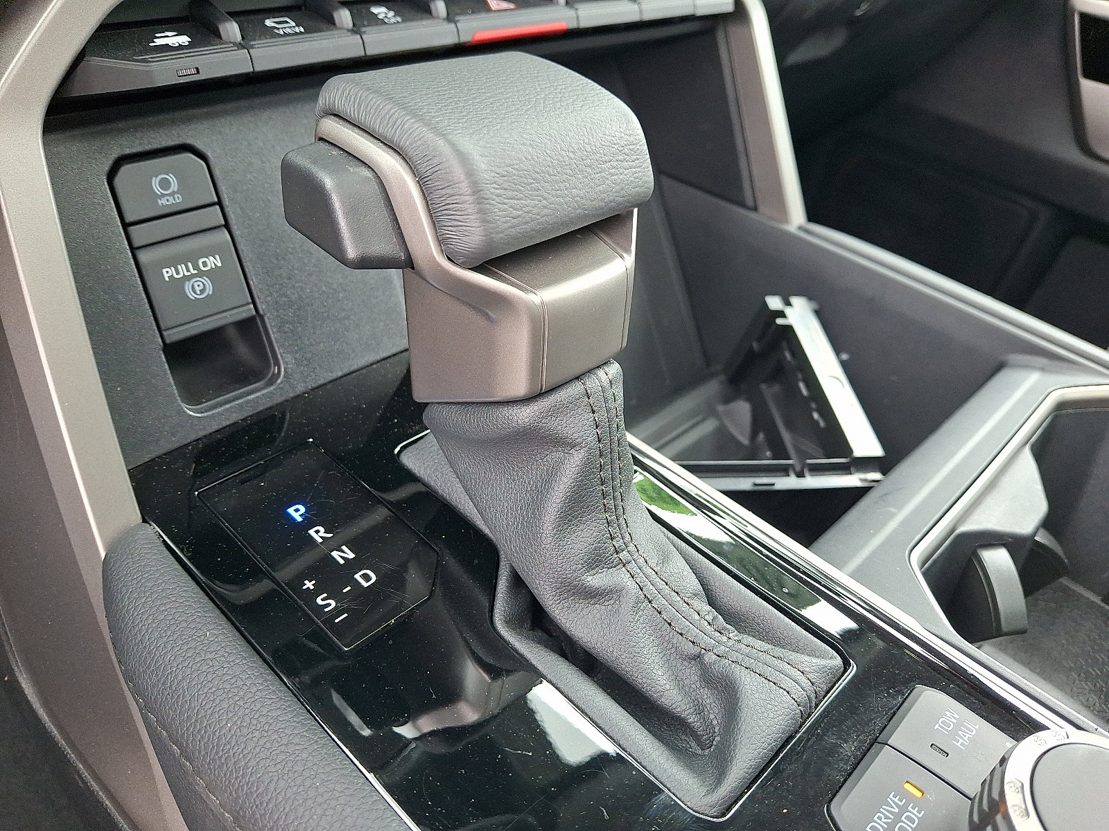 Used 2024 Toyota Tundra Limited AWD/4WD image 16