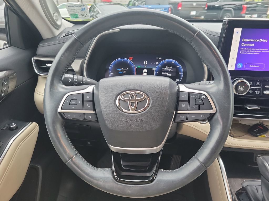 Used 2023 Toyota Highlander Limited FWD image 26