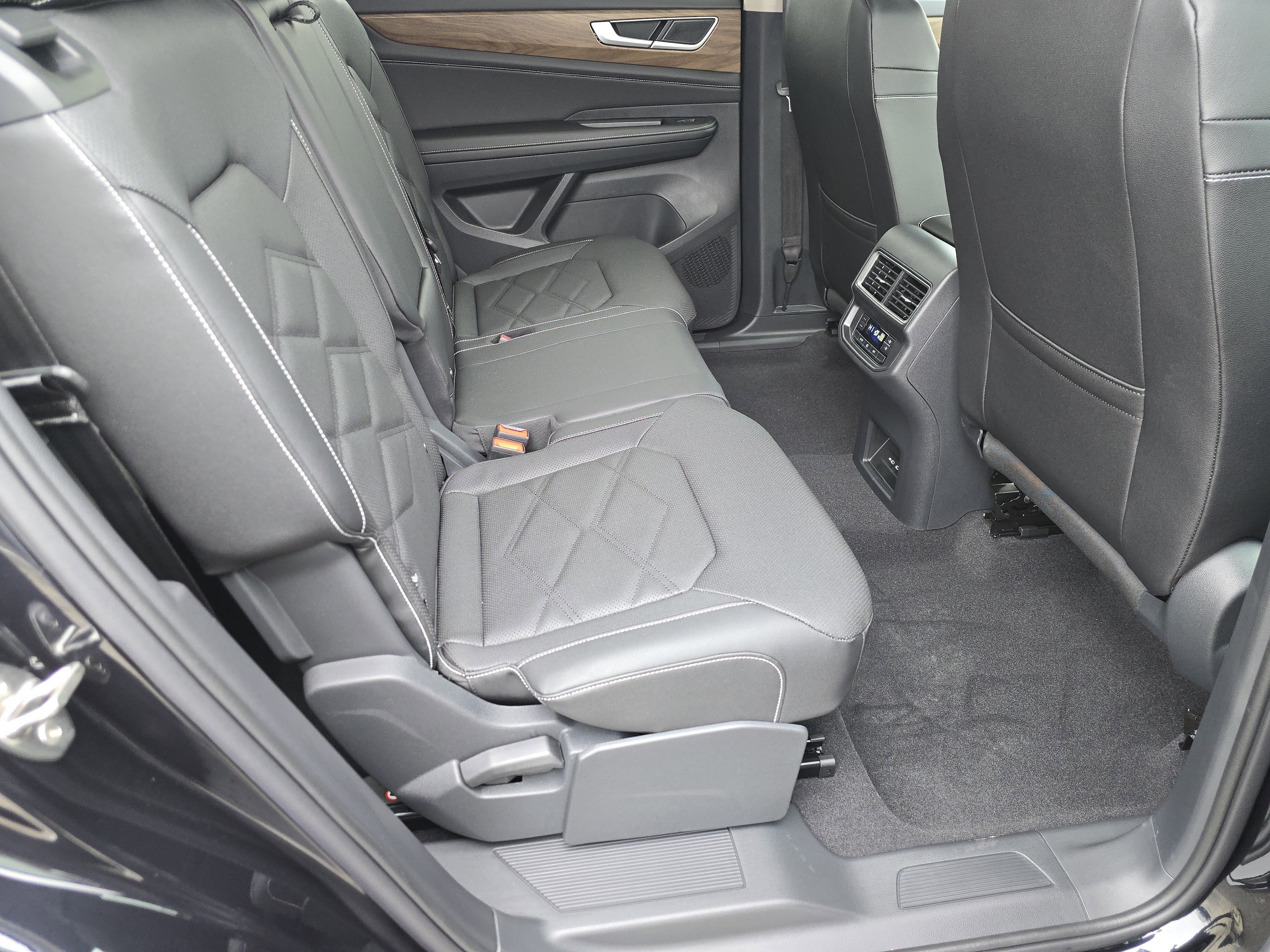 New 2026 Volkswagen Atlas SE image 16