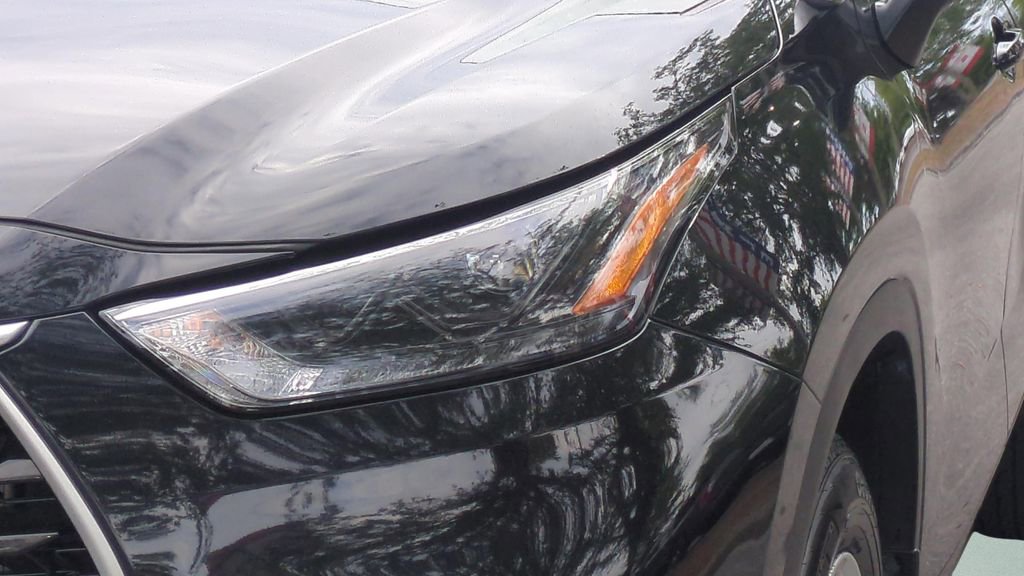 Used 2024 Toyota Highlander LE AWD/4WD image 25
