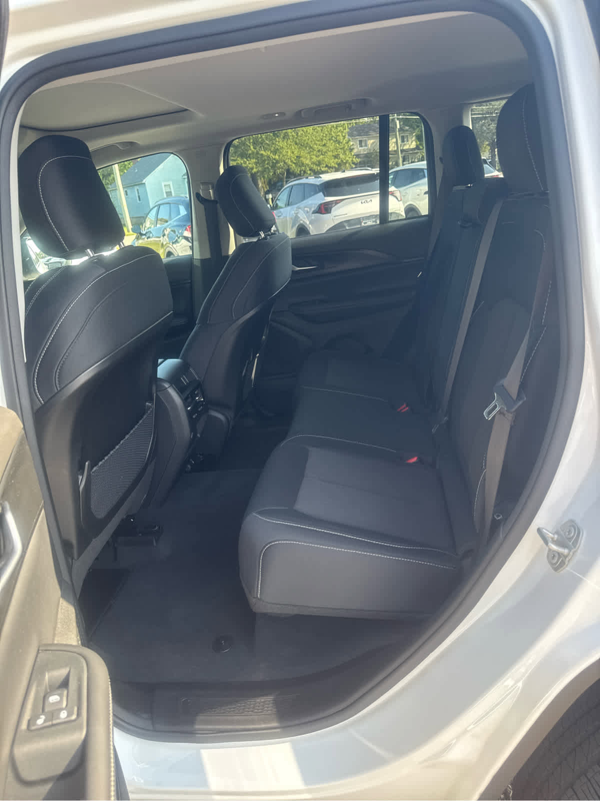 Certified 2023 Jeep Grand Cherokee Laredo image 18