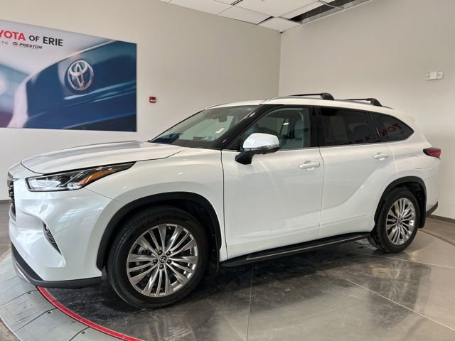 Used 2023 Toyota Highlander Platinum AWD/4WD image 3