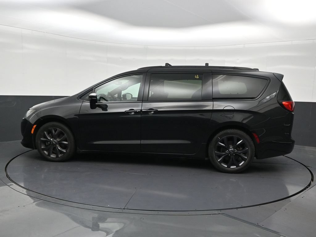 Used 2019 Chrysler Pacifica Limited w/ Advanced Safetytec Group FWD image 2