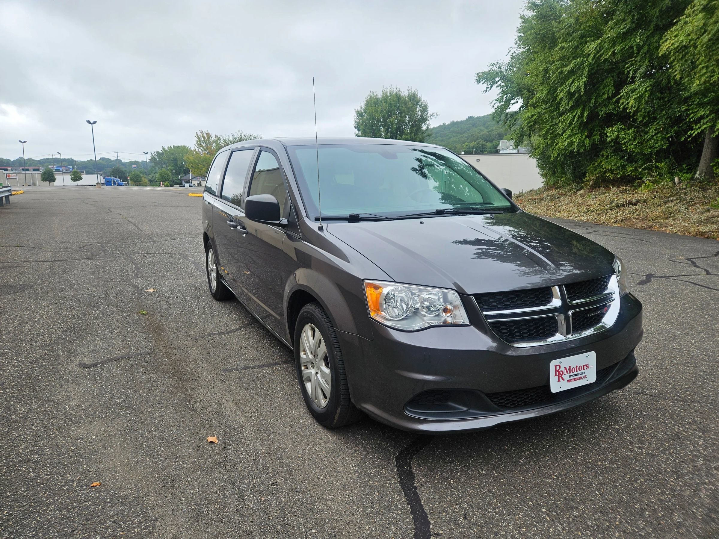 Used 2019 Dodge Grand Caravan SE w/ UConnect Hands-Free Group image 3