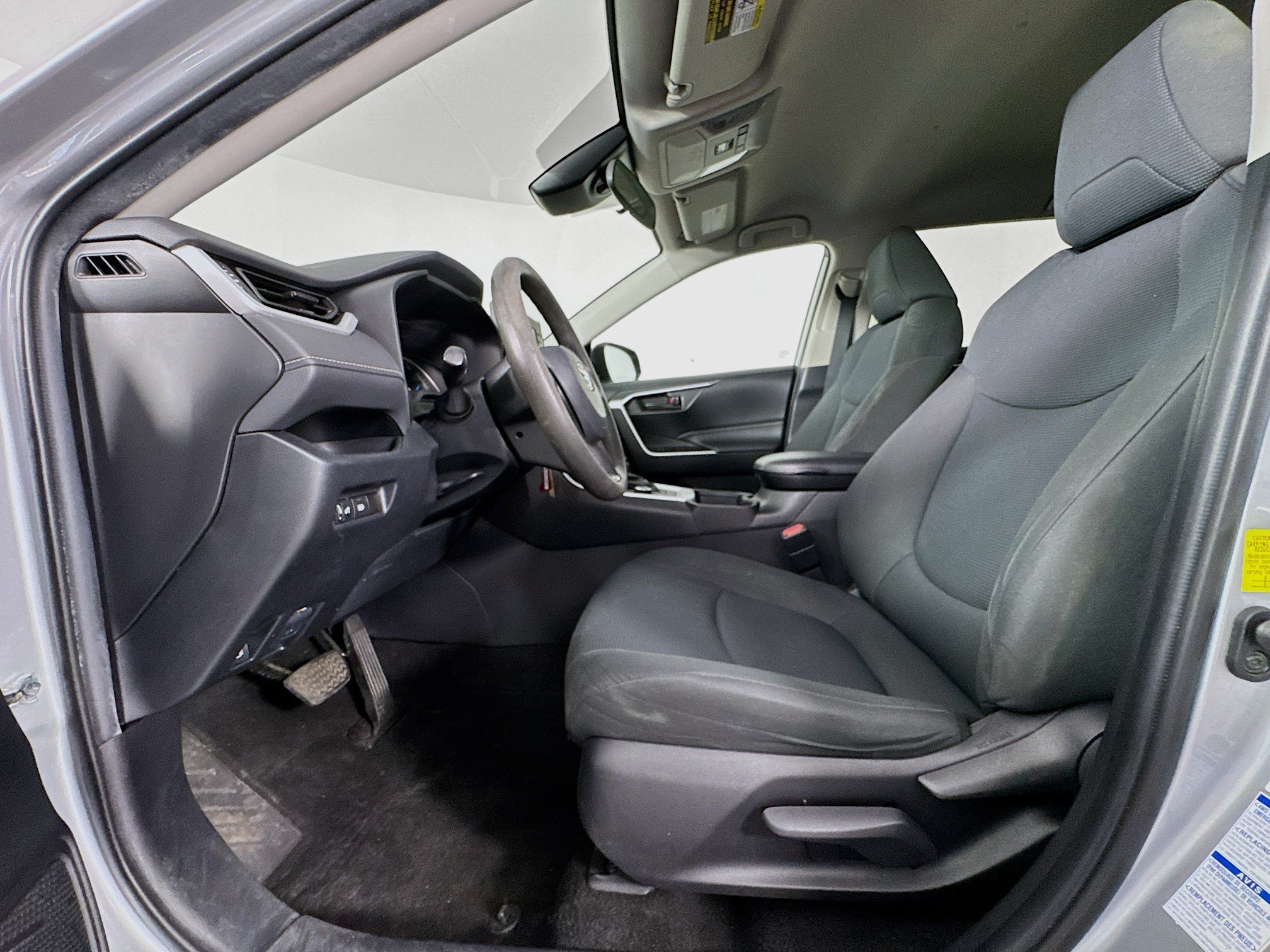Used 2021 Toyota RAV4 LE AWD/4WD image 19