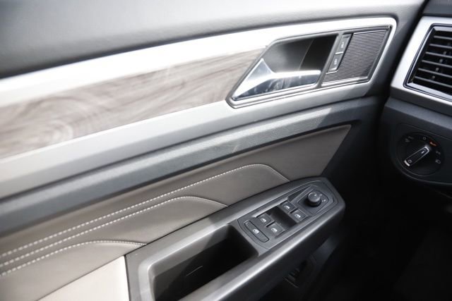 Used 2022 Volkswagen Atlas Cross Sport SE image 25