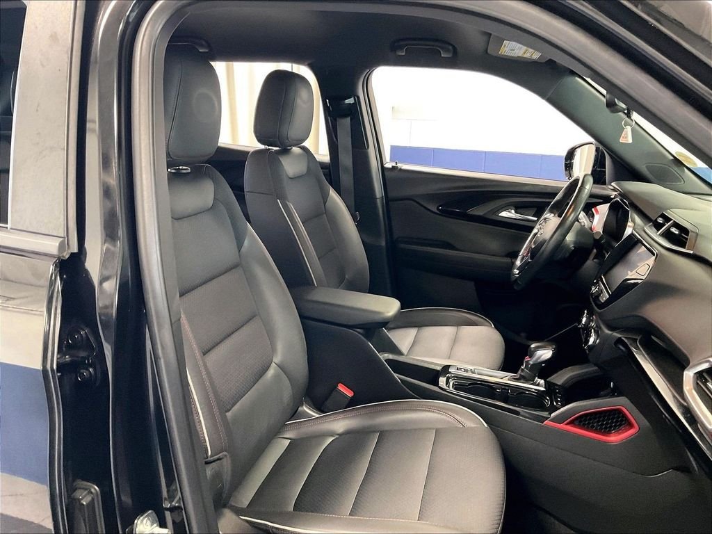 Used 2023 Chevrolet TrailBlazer RS w/ Technology Package FWD image 11