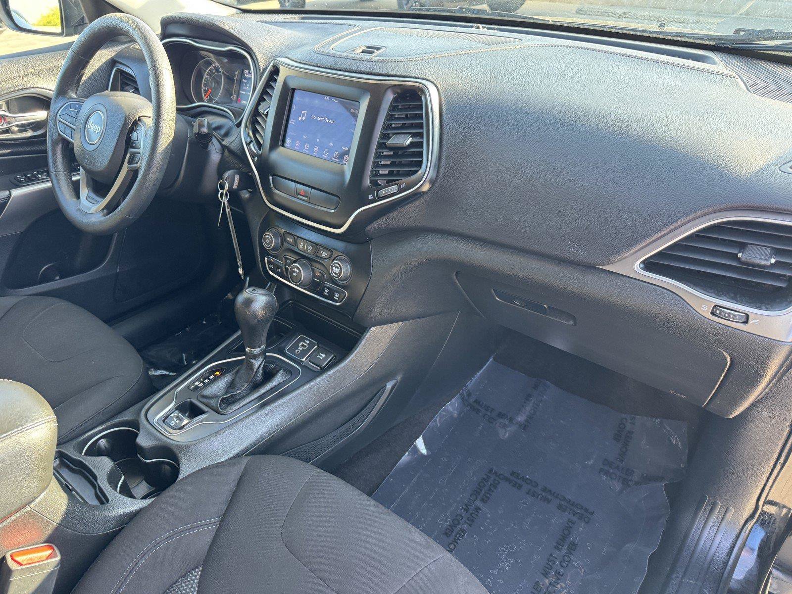 Used 2019 Jeep Cherokee Latitude w/ Popular Appearance Group FWD image 7