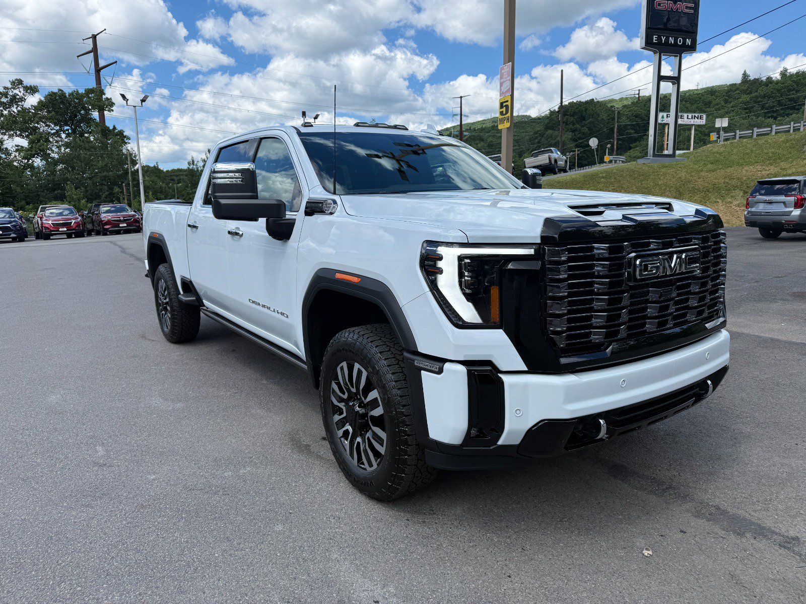 New 2026 GMC Sierra 2500 Denali Ultimate w/ LPO, Black Badging Package AWD/4WD image 7