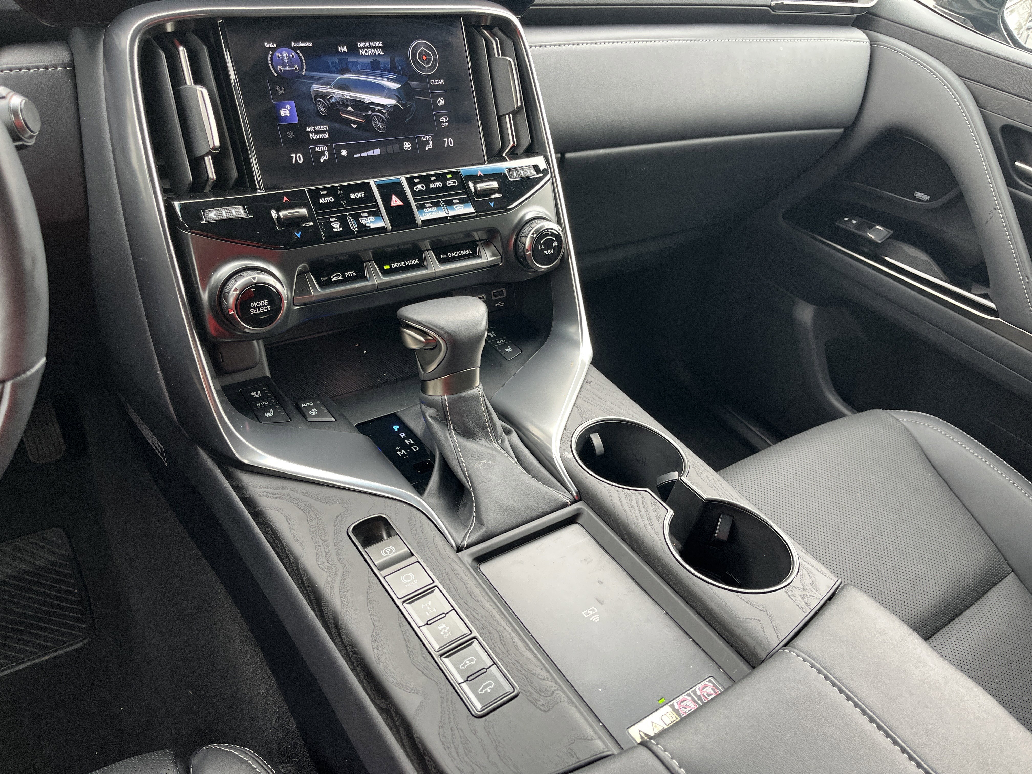 Used 2024 Lexus LX 600 4WD w/ Appearance Package image 12