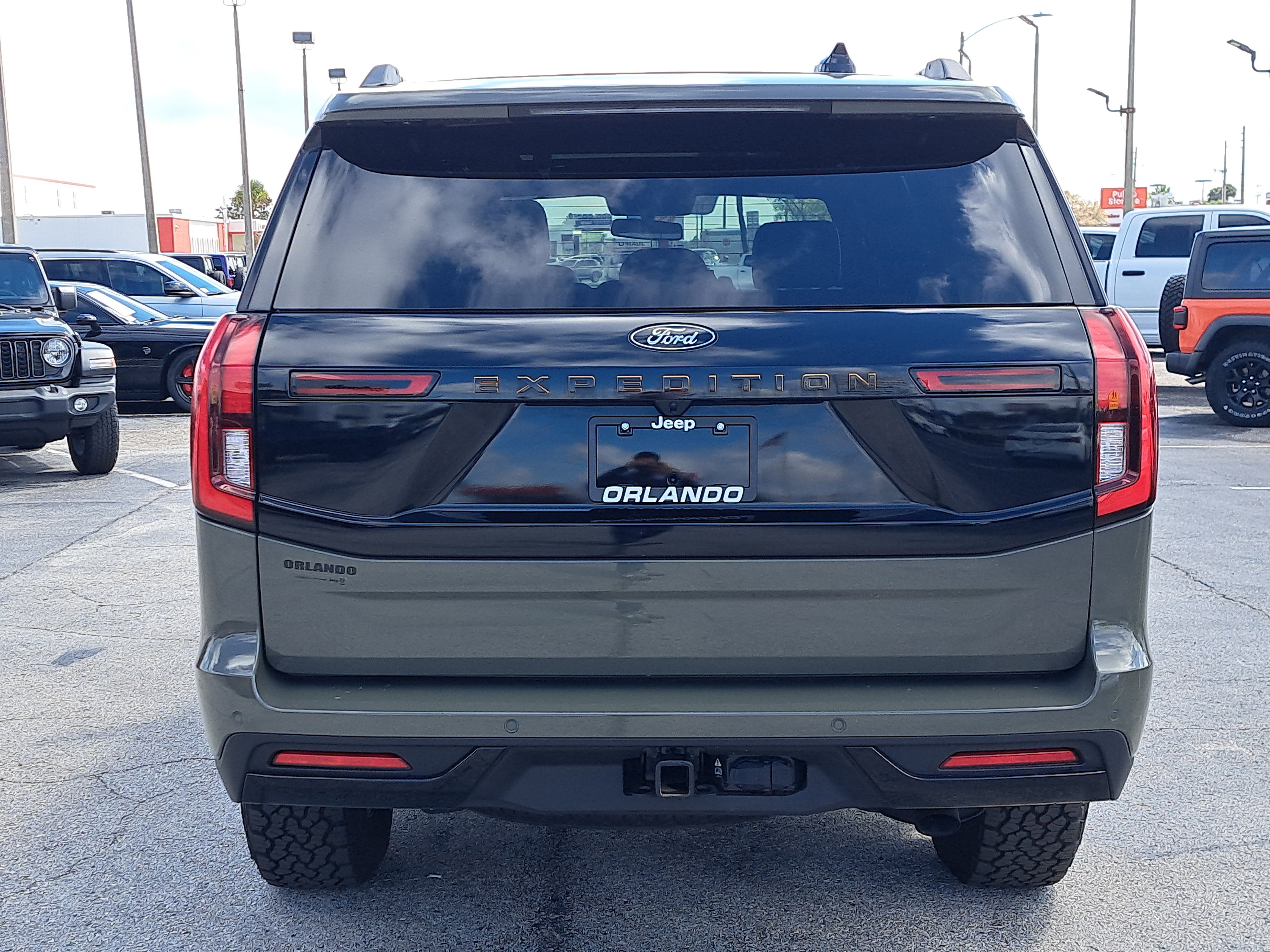 Used 2025 Ford Expedition Tremor image 6