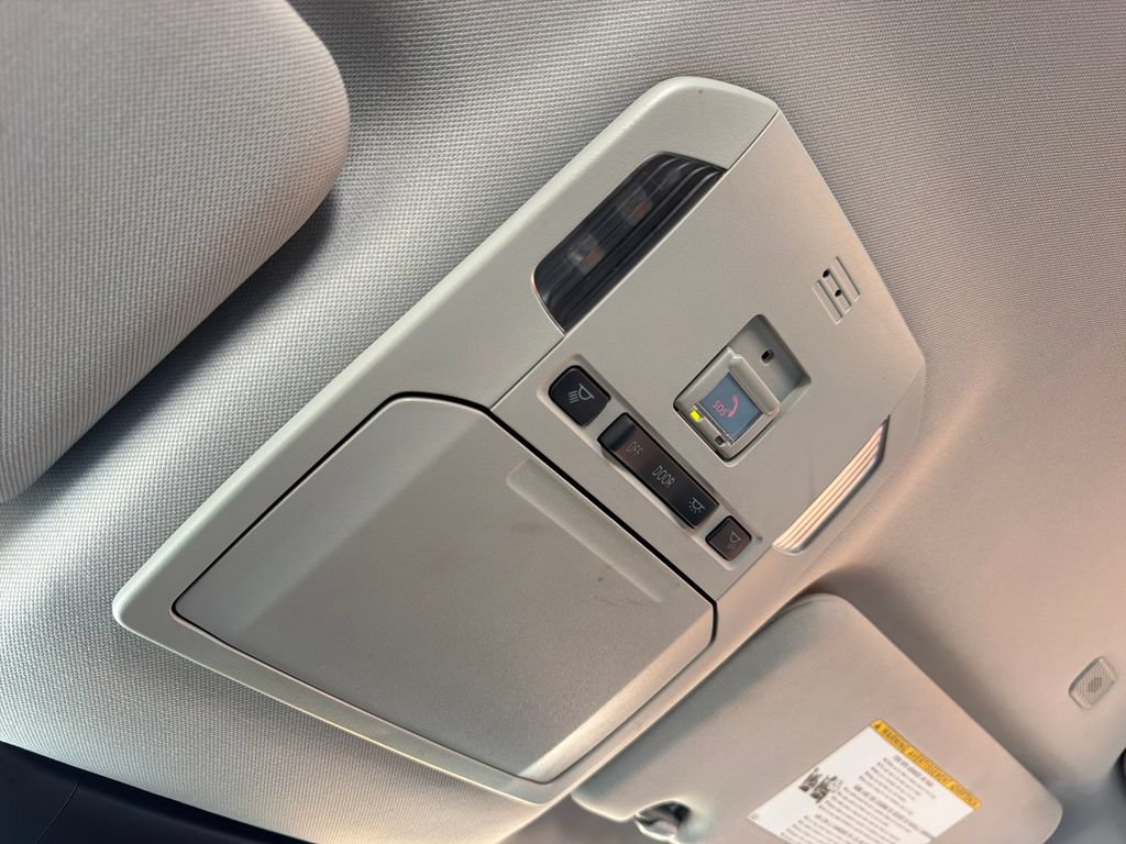 Used 2023 Toyota Highlander L FWD image 29
