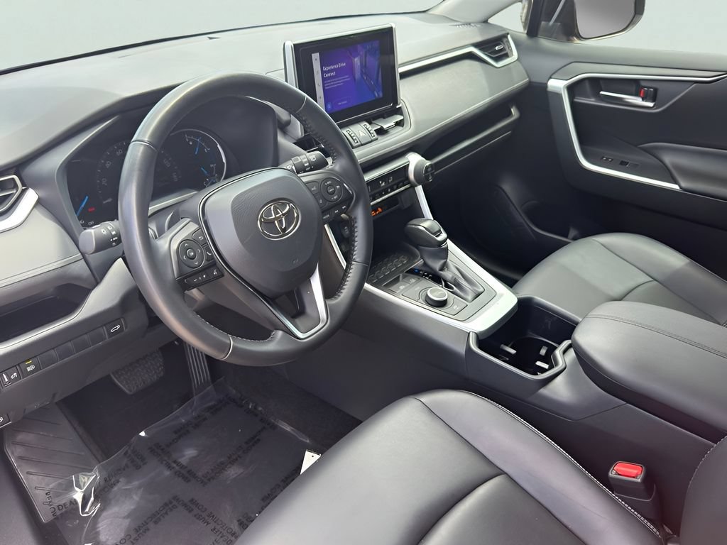 Used 2025 Toyota RAV4 XLE Premium AWD/4WD image 10