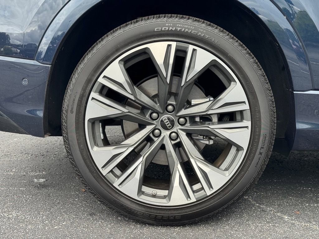 Used 2024 Audi Q8 Prestige w/ Prestige Package image 9