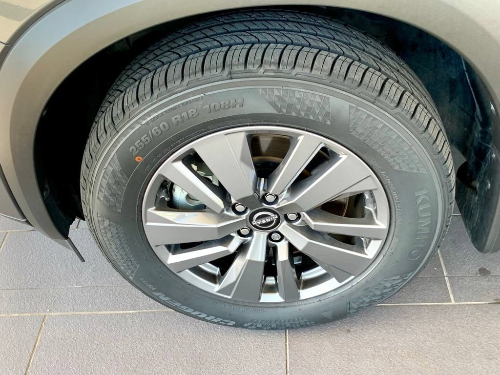 Used 2025 Nissan Pathfinder SV FWD image 10