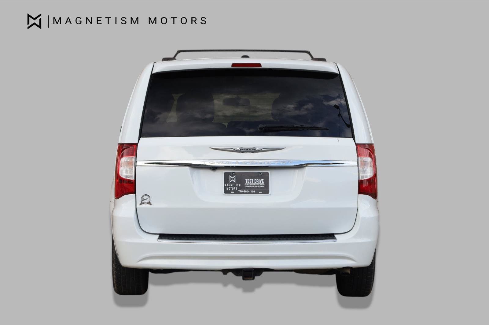 Used 2014 Chrysler Town & Country Touring FWD image 8