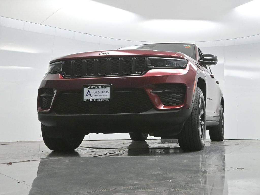 Used 2024 Jeep Grand Cherokee Altitude image 48