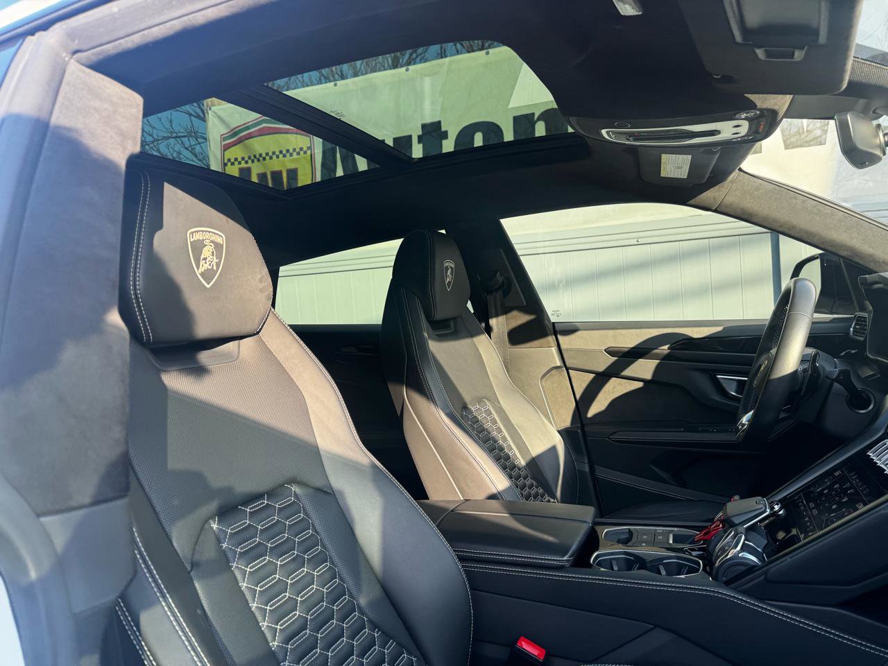 Used 2022 Lamborghini Urus image 48