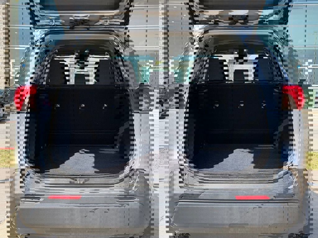 Used 2022 Toyota RAV4 LE image 26