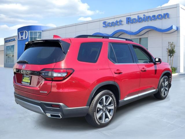 Used 2025 Honda Pilot Touring image 4