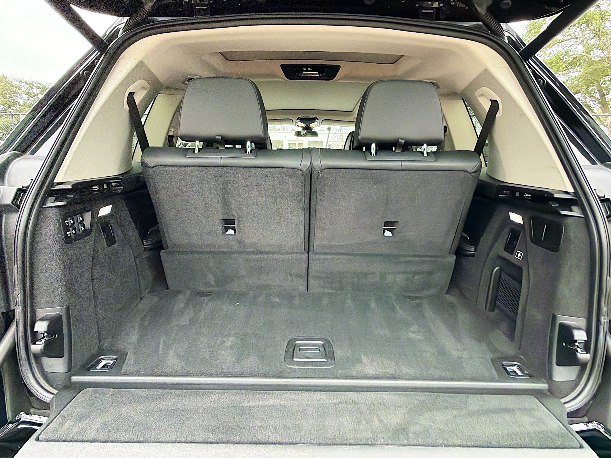 Used 2022 BMW X7 xDrive40i w/ Premium Package AWD/4WD image 11