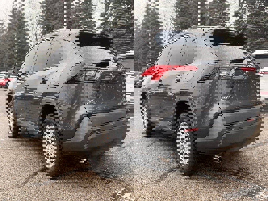 Used 2021 Toyota RAV4 XLE image 4