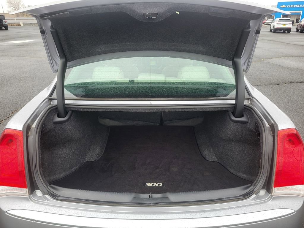 Used 2017 Chrysler 300 C image 19