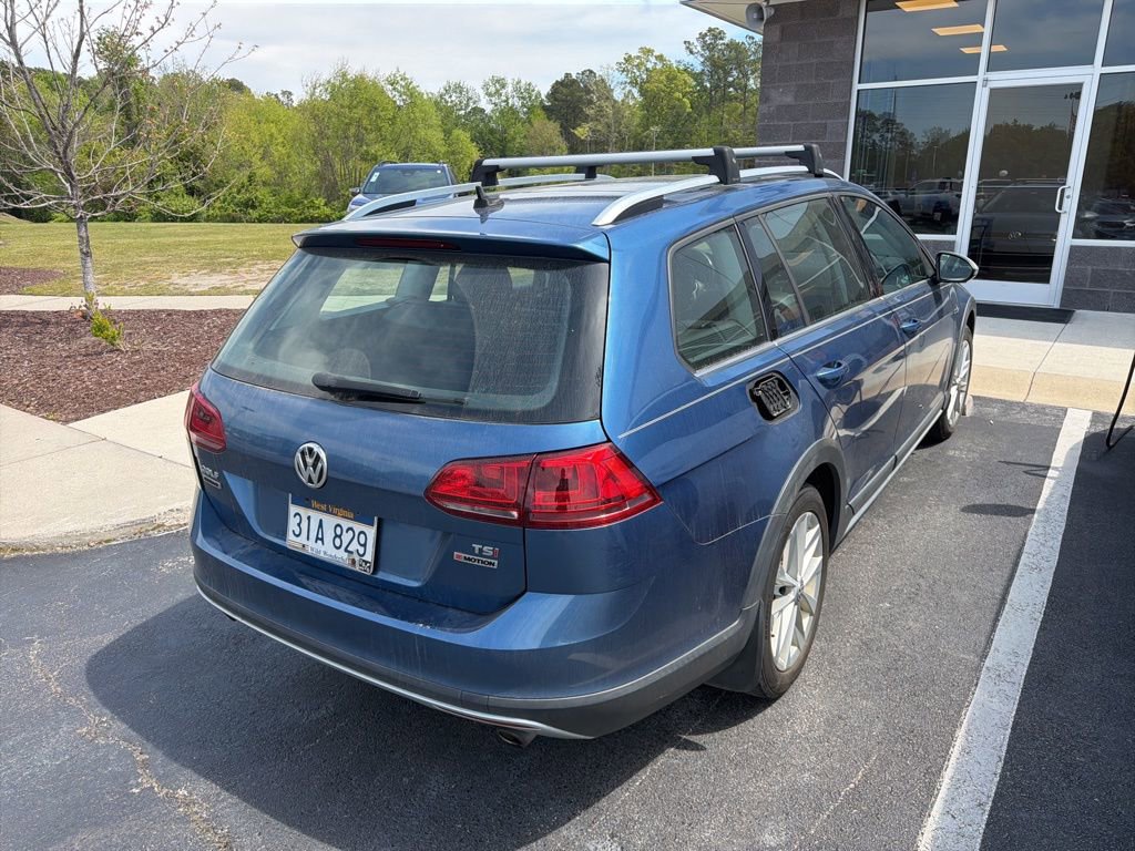 Used 2017 Volkswagen Golf Alltrack SEL image 3