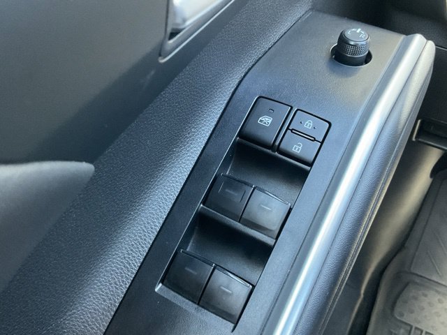 Used 2025 Toyota Highlander XLE FWD image 36