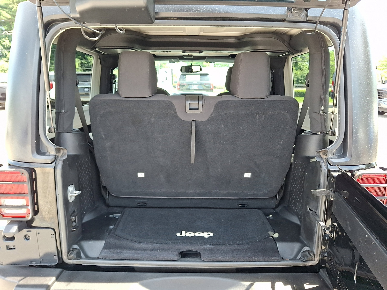 Used 2015 Jeep Wrangler Sport w/ Quick Order Package 24S AWD/4WD image 29