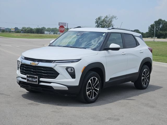 Used 2025 Chevrolet TrailBlazer LT AWD/4WD image 3