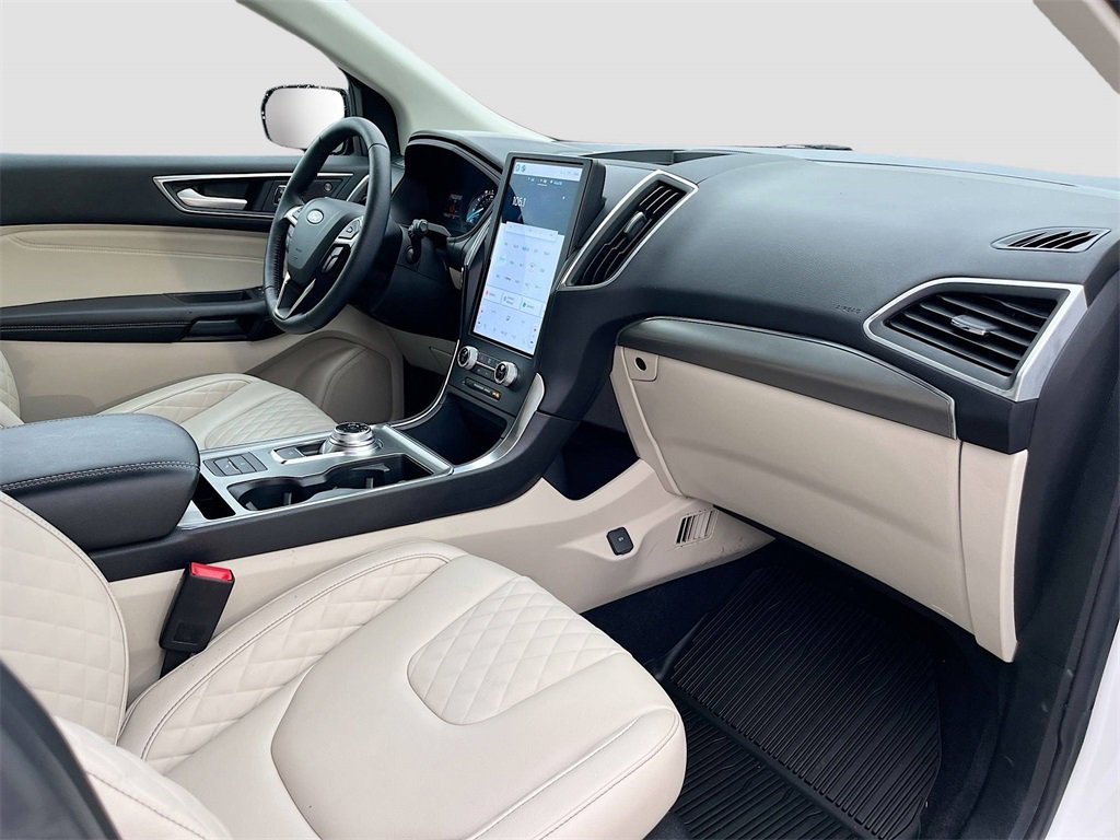Used 2024 Ford Edge Titanium image 29